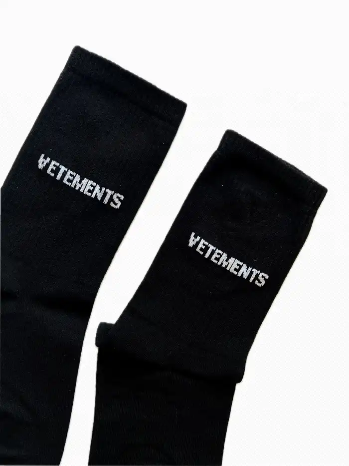 جوراب ساق بلند طرح Vetements یونیسکس 3 جوراب ساق بلند طرح Vetements یونیسکس