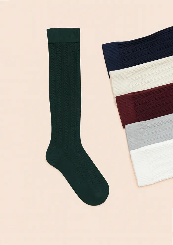 جوراب ساق بلند زیر زانو زنانه طرح گندمی برجسته 1 جوراب ساق بلند زیر زانو زنانه طرح گندمی برجسته