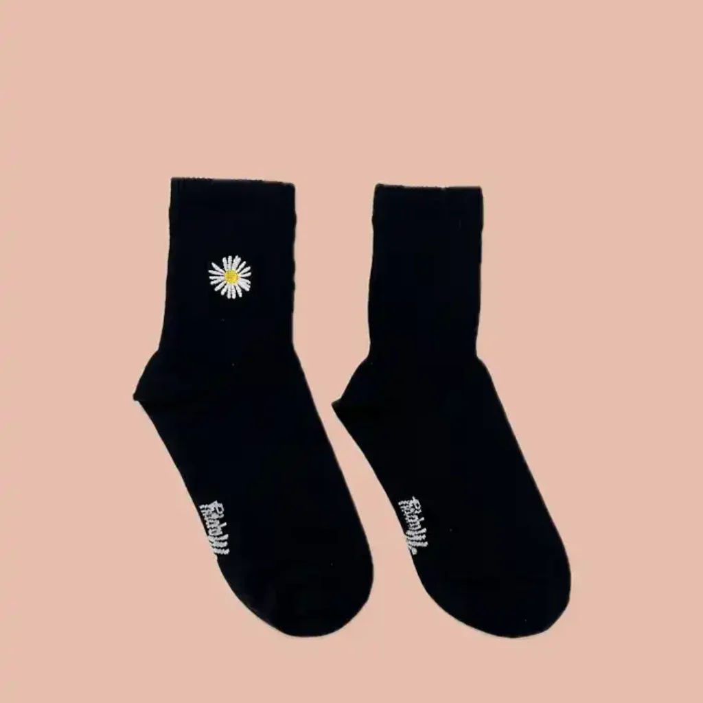 جوراب نیم ساق زنانه گلدوزی طرح گل بابونه